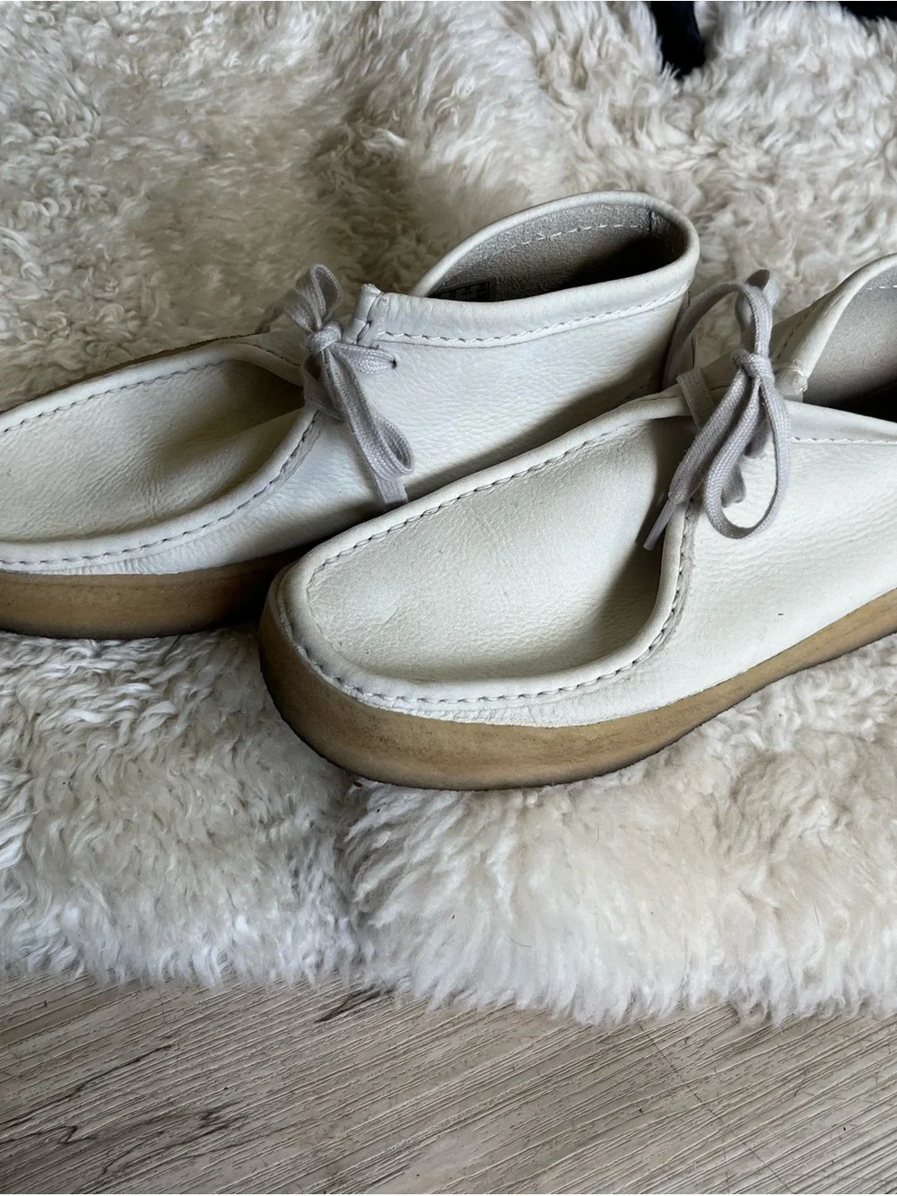 Women’s Wallabee Cup Clarks Cream/White Leather Boots